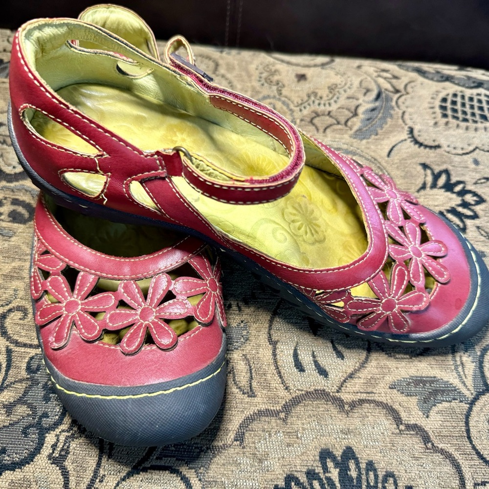 Jambu size 11M, Red